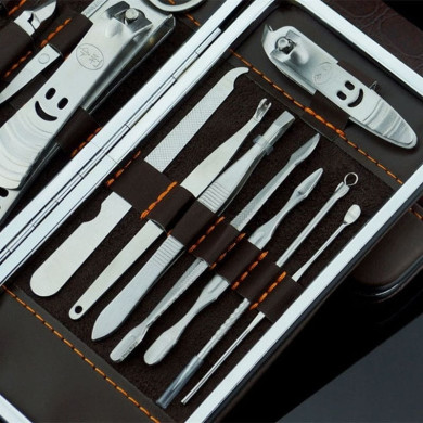 Zestaw narzędzi do manicure 12 szt. w etui